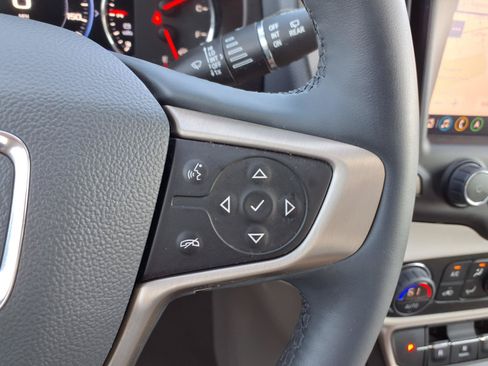 Used 2024 GMC Terrain Denali w/ Denali Premium Package AWD/4WD image 15