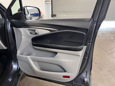 Used 2018 Honda Pilot EX image 10
