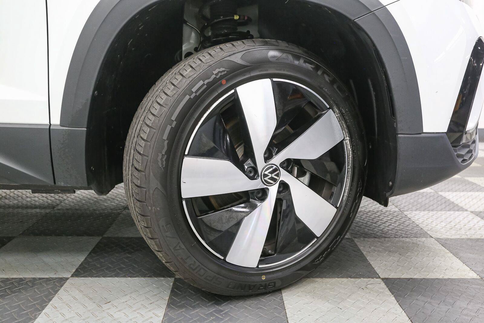 Certified 2024 Volkswagen Taos S AWD/4WD image 16
