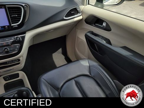 Used 2023 Chrysler Pacifica Touring-L FWD image 22