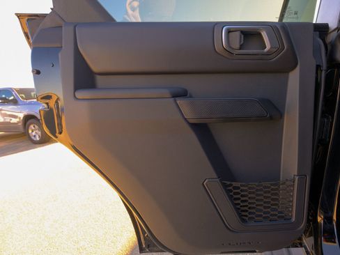 New 2025 Ford Bronco Outer Banks image 35