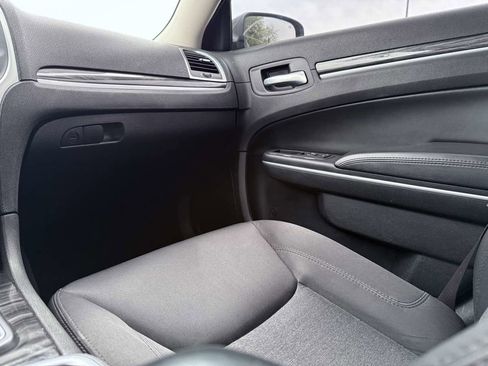 Used 2022 Chrysler 300 Touring w/ Sport Appearance Package image 22