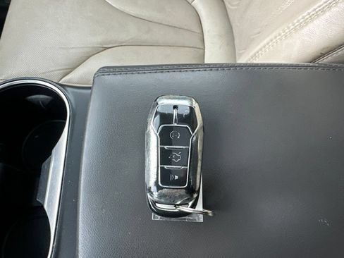 Used 2016 Lincoln MKX Reserve w/ Driver Assistance Package AWD/4WD image 7