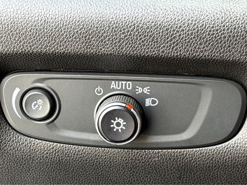 Used 2019 Chevrolet Traverse LS image 11