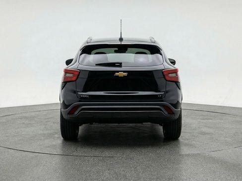Used 2025 Chevrolet Trax LT w/ LT Convenience Package image 7