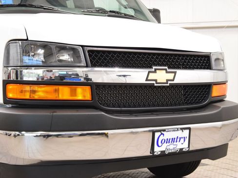 Used 2025 Chevrolet Express 3500 LT w/ LT Preferred Equipment Group RWD image 8