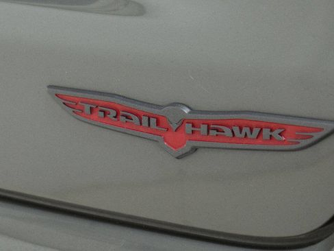 Used 2022 Jeep Compass Trailhawk w/ Trailhawk Convenience Group AWD/4WD image 17