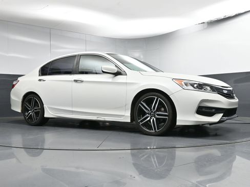 Used 2017 Honda Accord Sport image 22