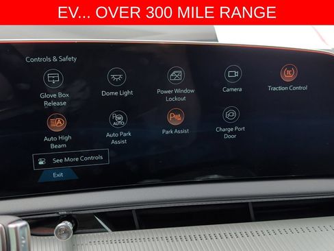 Used 2025 Cadillac Optiq Sport 2 w/ LPO, Floor Liner Package AWD/4WD image 21