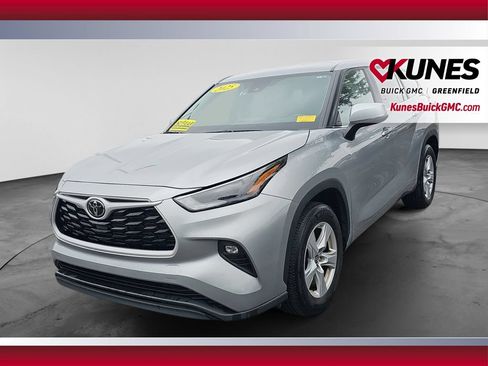 Used 2025 Toyota Highlander LE FWD image 5