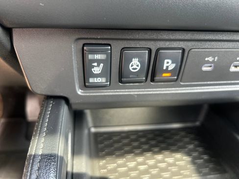 Used 2022 Nissan Frontier PRO-4X w/ Pro-4X Premium Package AWD/4WD image 33