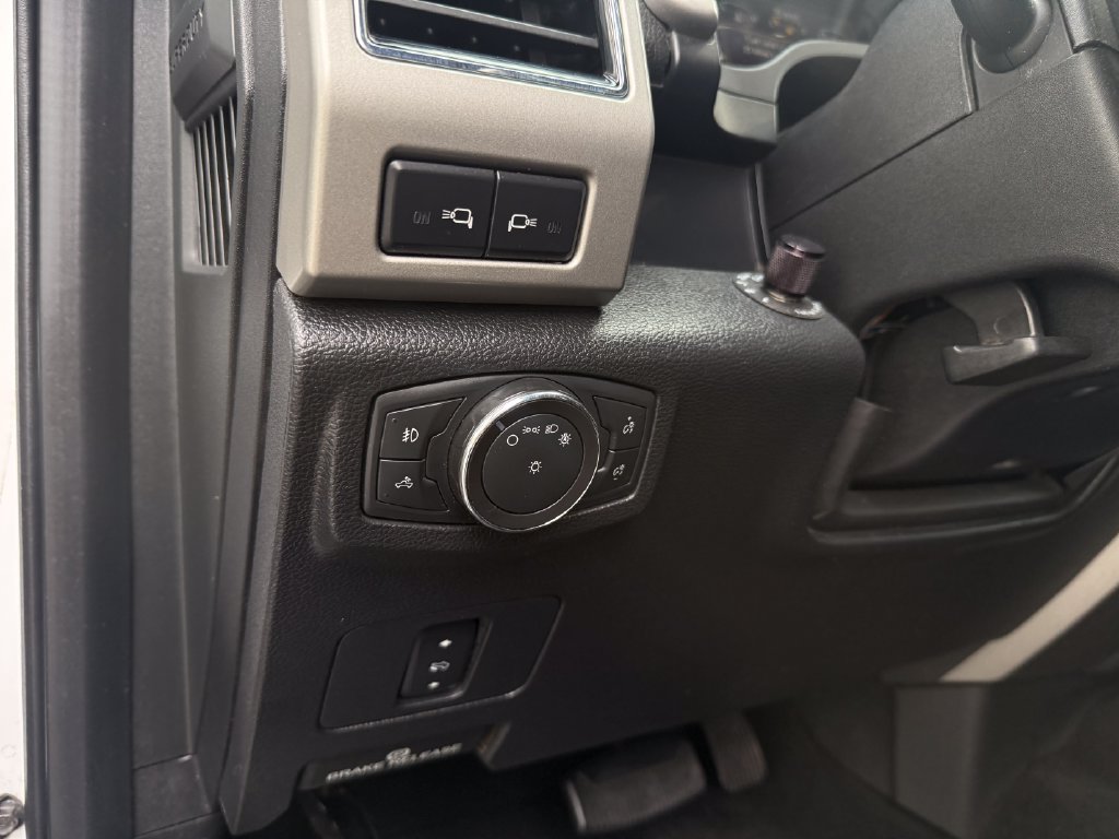 Used 2018 Ford F350 Lariat w/ Chrome Package AWD/4WD image 32