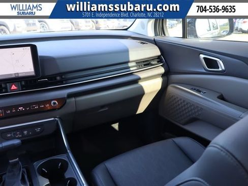 Used 2025 Kia Carnival EX FWD image 15