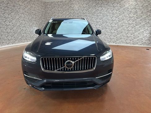Used 2021 Volvo XC90 T6 Momentum w/ Advanced Package image 2