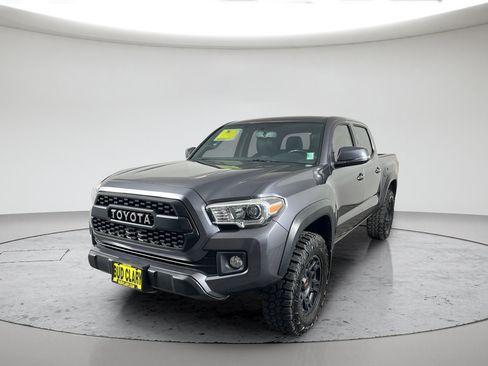 Used 2017 Toyota Tacoma TRD Off-Road w/ Tow Package (A/T) AWD/4WD image 7