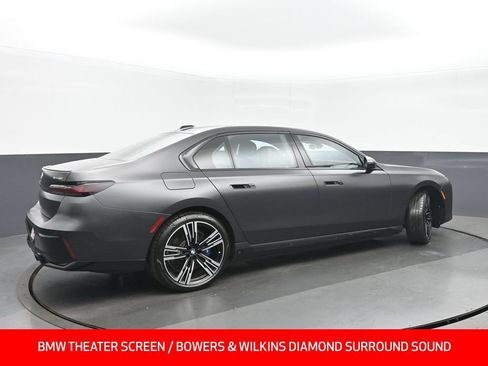 Used 2023 BMW i7 xDrive60 AWD/4WD image 3