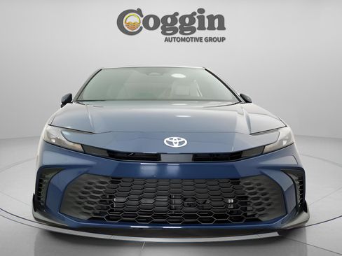 Used 2026 Toyota Camry SE FWD image 29