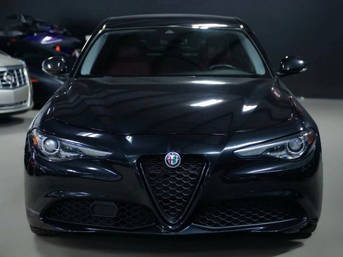Used 2020 Alfa Romeo Giulia w/ Nero Edizione image 5