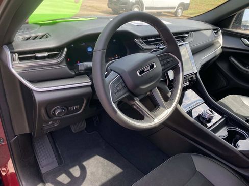 Used 2025 Jeep Grand Cherokee L Altitude RWD image 26