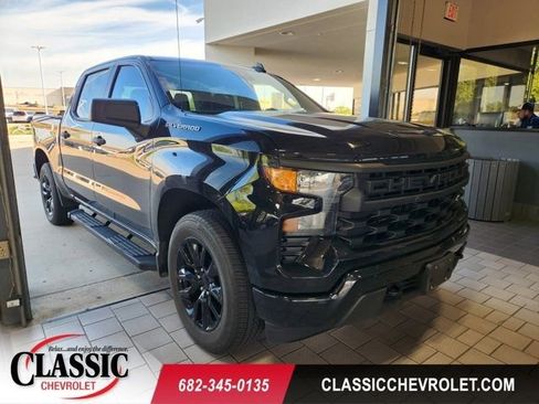 Used 2023 Chevrolet Silverado 1500 Custom image 1