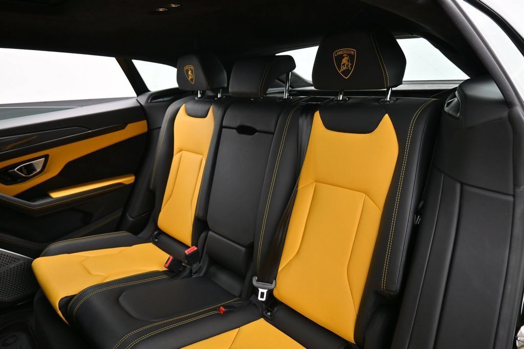 Used 2022 Lamborghini Urus AWD/4WD image 24