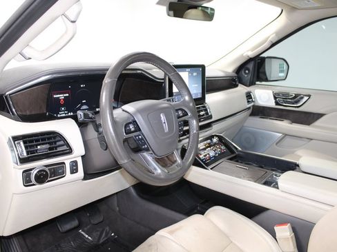 Used 2020 Lincoln Navigator L Reserve w/ Luxury Package AWD/4WD image 25