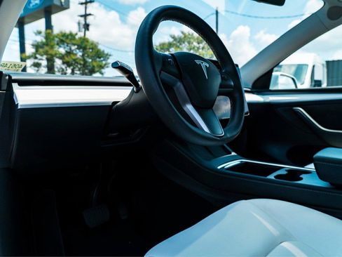 Used 2023 Tesla Model Y AWD image 9