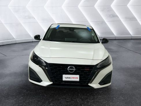 Used 2023 Nissan Altima 2.0 SR image 2