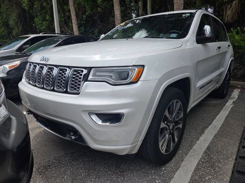 Used 2017 Jeep Grand Cherokee Overland w/ Jeep Active Safety Group RWD image 4