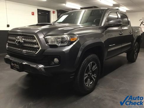 Used 2016 Toyota Tacoma TRD Sport w/ Towing Package AWD/4WD image 5