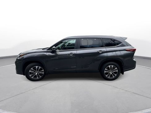 Used 2023 Toyota Highlander XLE FWD image 9