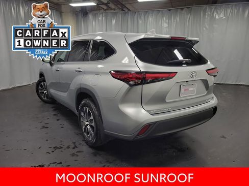 Used 2023 Toyota Highlander XLE image 6