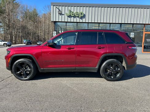 Used 2023 Jeep Grand Cherokee Altitude image 8