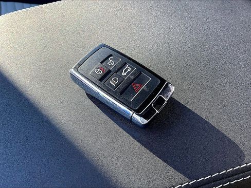 Used 2023 Land Rover Discovery HSE R-Dynamic image 10