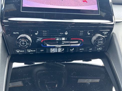 New 2025 Jeep Grand Cherokee Altitude image 12