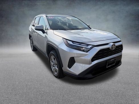 Used 2025 Toyota RAV4 XLE AWD/4WD image 8