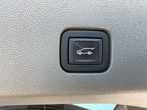 Certified 2023 Cadillac XT6 Premium Luxury image 12