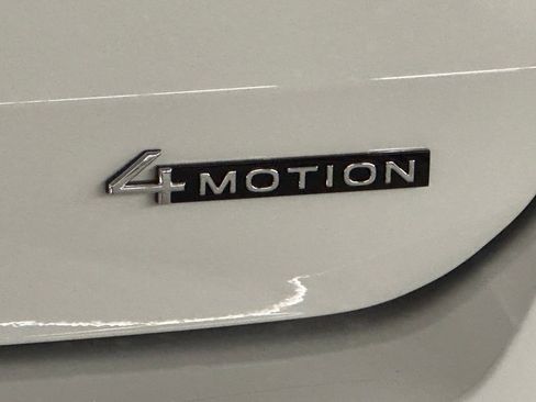 New 2025 Volkswagen Taos SE image 34