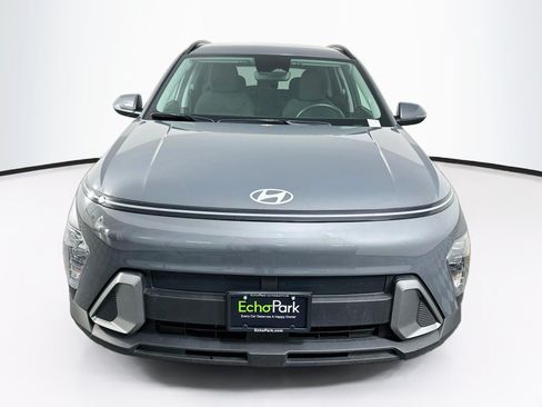 Used 2025 Hyundai Kona SEL FWD image 2