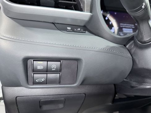 Used 2024 Toyota Highlander LE AWD/4WD image 34