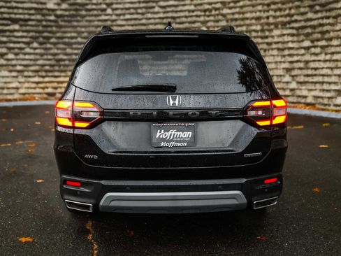 Used 2025 Honda Pilot Touring image 8