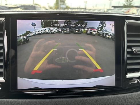 Used 2025 Chrysler Pacifica Select FWD image 22
