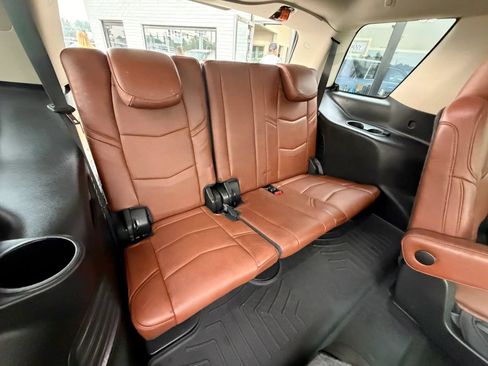 Used 2019 Cadillac Escalade Premium Luxury AWD/4WD image 17