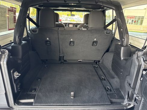 Used 2019 Jeep Wrangler Unlimited Sport S AWD/4WD image 33