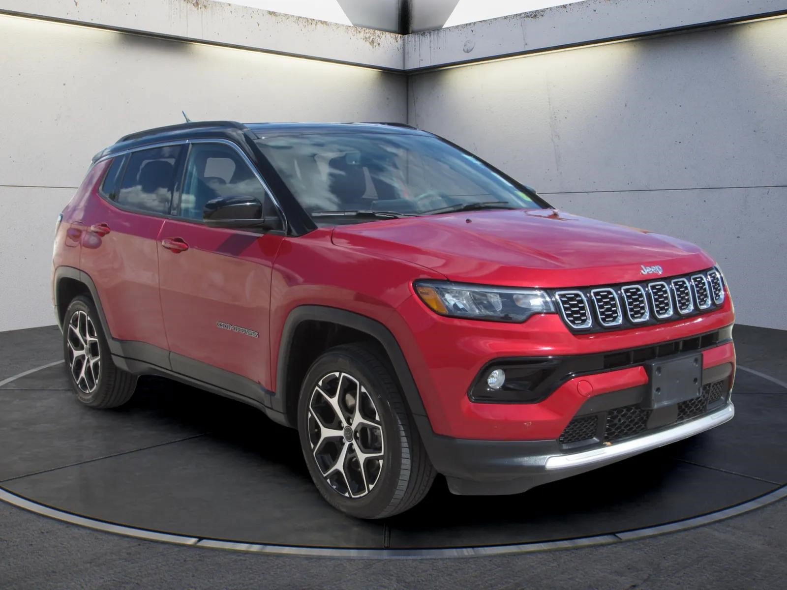 Used 2025 Jeep Compass Limited AWD/4WD image 2