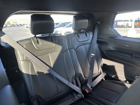 Used 2024 Jeep Grand Cherokee L Limited w/ Luxury Tech Group II image 20