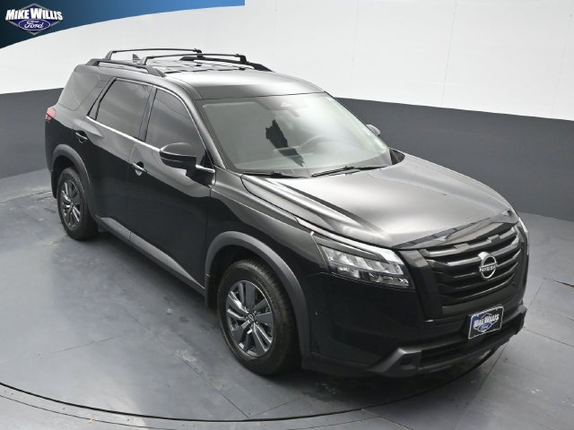 Used 2023 Nissan Pathfinder SV w/ Black Appearance Package FWD image 9