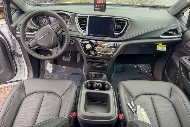 New 2026 Chrysler Pacifica Select FWD image 26