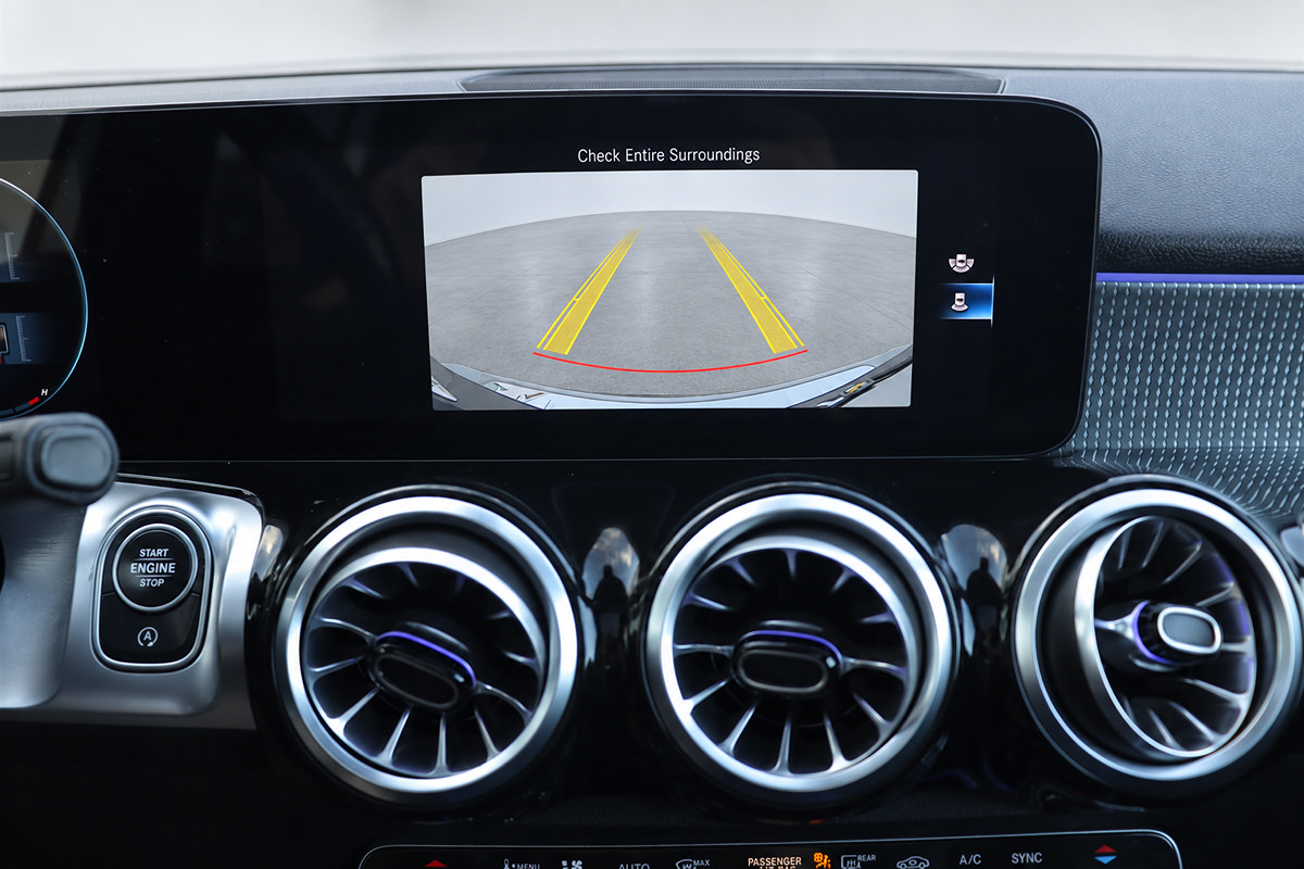 Used 2022 Mercedes-Benz GLB 250 4MATIC w/ Premium Package Lite image 36