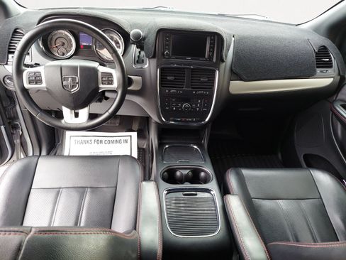 Used 2019 Dodge Grand Caravan GT FWD image 3